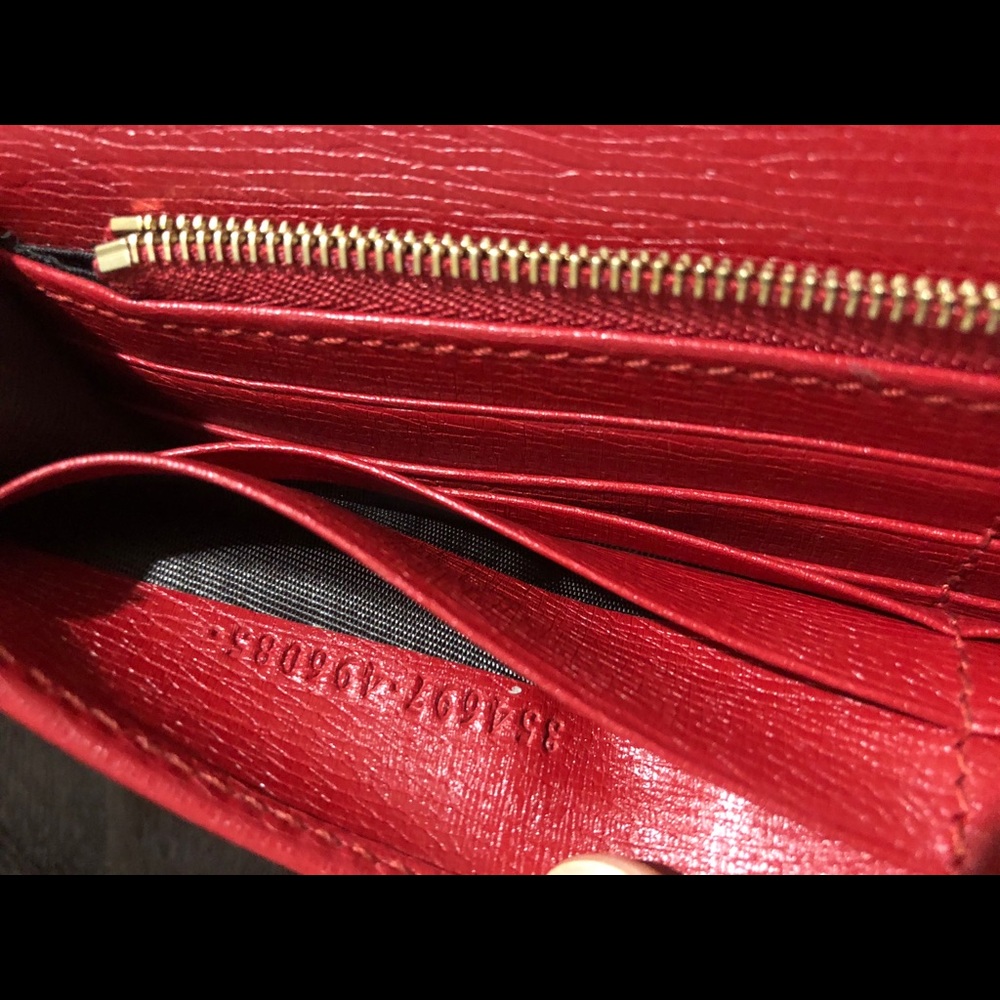 Authentic Gucci wallet with shoulder strap sliver! - Picture 4 of 5